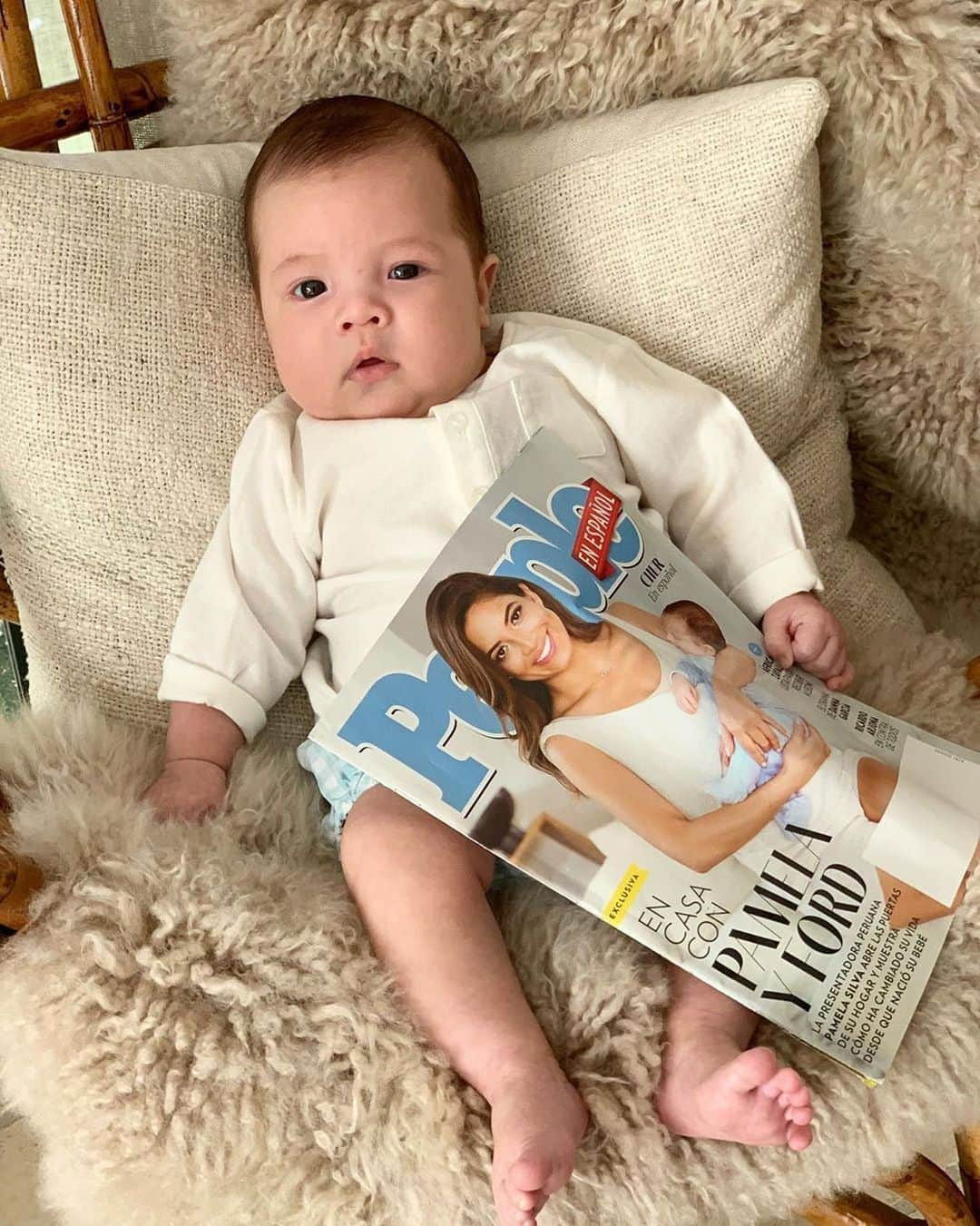 Primer Impactoさんのインスタグラム写真 - (Primer ImpactoInstagram)「@pamelasilvatv nos muestra esta fotografía de #BabyFord 👶🏻, con quién es portada de la revista @peopleenespanol. En #PrimerImpacto nos habló sobre la cesárea de emergencia en el parto y de cómo le ha cambiado su vida. 👉🏼 La entrevista completa en el link de nuestra biografía.」6月25日 7時46分 - primerimpacto