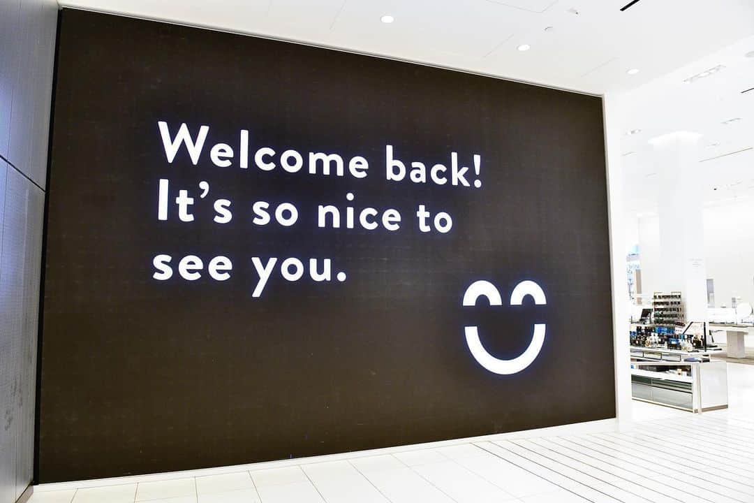 Nordstromさんのインスタグラム写真 - (NordstromInstagram)「Nordstrom NYC is now open! You'll find updates to our store environment to keep you and our employees safe and comfortable while you shop, as well as grab-and-go eats from our coffee bars. We can't wait to welcome you back! #nordstromnyc」6月25日 8時05分 - nordstrom