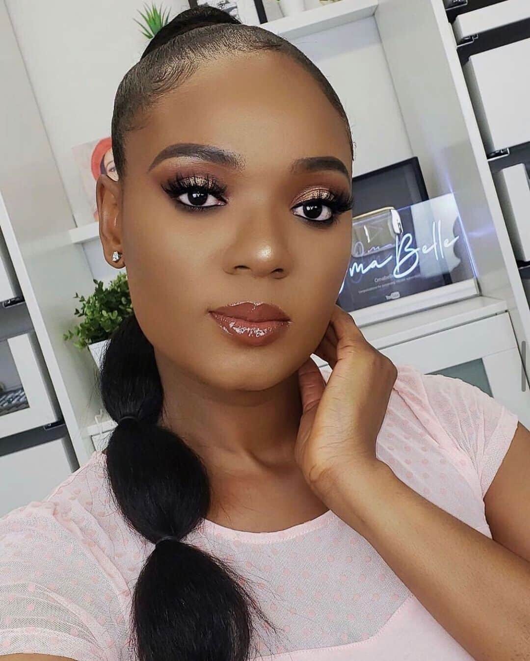 のインスタグラム：「Flawless foundation is just a swipe away! 📸: @omabelle wearing Magix Wand in Tiramisu and Truffle.」