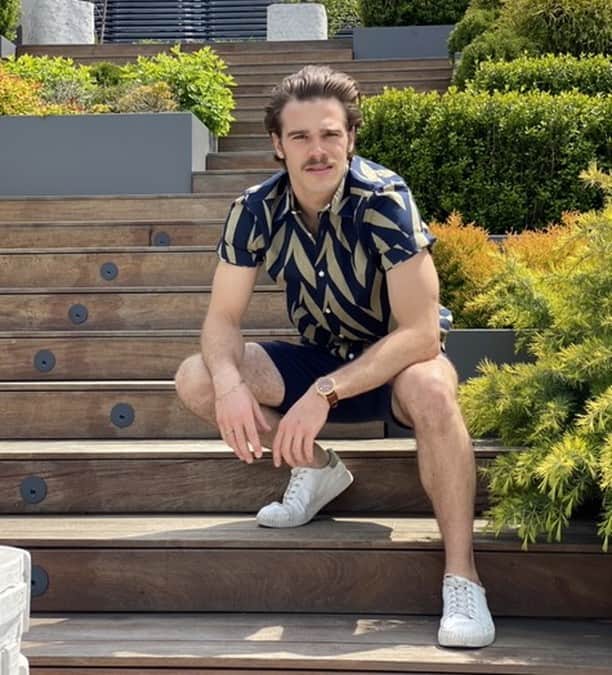 ペリーエリスのインスタグラム：「The one you're going to want to sit down for.  Tap to shop our best selling range of printed shirts @tsdeslauriers #lifereadysince1976」
