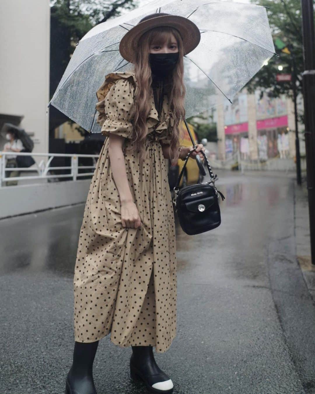益若つばささんのインスタグラム写真 - (益若つばさInstagram)「髪の毛のメンテナンスに行きました🦋 ﻿ 原宿のUpsydaisyだよお。ありがとう🦋🥰﻿ @upsydaisy__official ﻿ ﻿ 私服。﻿ 普段もワンピース率高いです。帽子は首元リボン付き🎀歩いてて風がふいても帽子がとれなくて、それ目当てではなく完全に見た目重視だったけど、そこもよかったです。﻿ ﻿ Dress: @stylenanda_korea  @stylenanda_japan  bag: @miumiu  rain boots: @chanelofficial  hat: @ca4la_official ﻿ #ootd#fashion#harajuku﻿」6月25日 9時21分 - tsubasamasuwaka1013