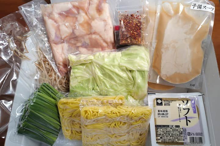 福岡グルメ 福岡ランチ「デビログ」さんのインスタグラム写真 - (福岡グルメ 福岡ランチ「デビログ」Instagram)「『#もつ鍋おおやま 』でもつ鍋を”お取り寄せ”してみた😊 今回は冷蔵「みそ味(2～3人前)野菜付き」4,838円(税込)をチョイス。 九州味噌や西京味噌など数種類の味噌をブレンドして、それにおおやま特製のタレを加えたスープは濃厚👌 味の濃さを予備スープや水で調整できるのもいいね。 最後にごま油を入れるのがポイント！これっお店の味やん🙆‍♂️ 国産牛の小腸はプリプリで、たっぷり入っとる。 ゴボウの食感がなんとも好きなんよ。 〆のちゃんぽんもいい感じやった😋 Instagramのアカウント @ooyama.motu でもつ鍋の作り方が動画で見れるのは便利😁 テイクアウトやUbereatsにも対応している。 . 「博多もつ鍋おおやま」のお取り寄せ材料で、15分で本格お店味！ 公式オンラインショップは↓ https://e-shop.motu-ooyama.com/ . #福岡お取り寄せ #福岡お取り寄せグルメ #博多もつ鍋 #福岡もつ鍋 #博多もつ鍋おおやま #pr #福岡 #博多 #fukuokapics #fukuoka #fukuokacity #hakata #fukuokagourmet #IGersJP #ig_japan #福岡グルメ #福岡ランチ #福岡ごはん #福岡ご飯 #食べログ福岡 #福岡飯 #福岡食べ歩き #福岡インスタグルメ #インスタグルメ福岡」6月25日 10時08分 - devi_takahashi