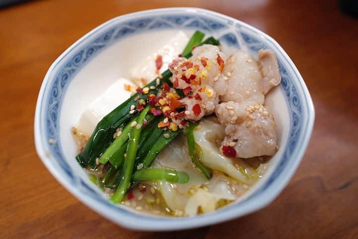 福岡グルメ 福岡ランチ「デビログ」さんのインスタグラム写真 - (福岡グルメ 福岡ランチ「デビログ」Instagram)「『#もつ鍋おおやま 』でもつ鍋を”お取り寄せ”してみた😊 今回は冷蔵「みそ味(2～3人前)野菜付き」4,838円(税込)をチョイス。 九州味噌や西京味噌など数種類の味噌をブレンドして、それにおおやま特製のタレを加えたスープは濃厚👌 味の濃さを予備スープや水で調整できるのもいいね。 最後にごま油を入れるのがポイント！これっお店の味やん🙆‍♂️ 国産牛の小腸はプリプリで、たっぷり入っとる。 ゴボウの食感がなんとも好きなんよ。 〆のちゃんぽんもいい感じやった😋 Instagramのアカウント @ooyama.motu でもつ鍋の作り方が動画で見れるのは便利😁 テイクアウトやUbereatsにも対応している。 . 「博多もつ鍋おおやま」のお取り寄せ材料で、15分で本格お店味！ 公式オンラインショップは↓ https://e-shop.motu-ooyama.com/ . #福岡お取り寄せ #福岡お取り寄せグルメ #博多もつ鍋 #福岡もつ鍋 #博多もつ鍋おおやま #pr #福岡 #博多 #fukuokapics #fukuoka #fukuokacity #hakata #fukuokagourmet #IGersJP #ig_japan #福岡グルメ #福岡ランチ #福岡ごはん #福岡ご飯 #食べログ福岡 #福岡飯 #福岡食べ歩き #福岡インスタグルメ #インスタグルメ福岡」6月25日 10時08分 - devi_takahashi