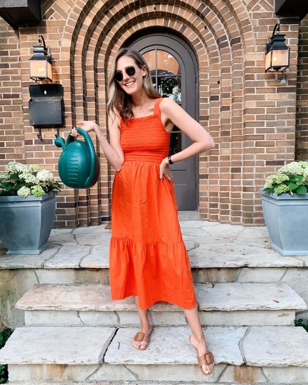 Anna Jane Wisniewskiのインスタグラム：「Your friendly neighborhood gardener. “Planted” these myself!  Dress is @everlane and it’s under $100! #http://liketk.it/2R6E0 #liketkit @liketoknow.it #hydrangeas #partner」