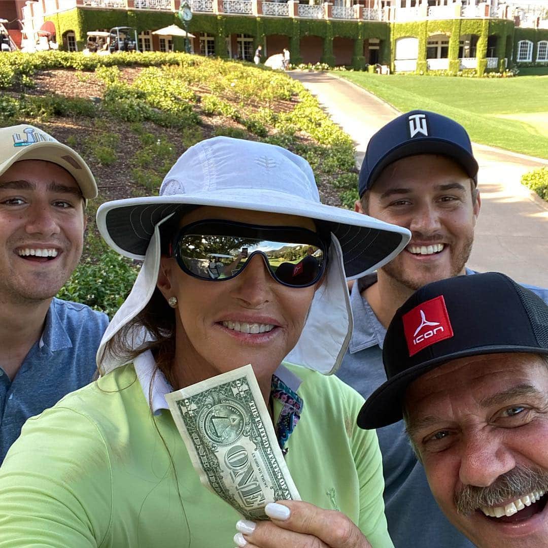 Caitlyn Jennerさんのインスタグラム写真 - (Caitlyn JennerInstagram)「Fun day of golf with the Weber’s. Wisdom and maturity won over youth and enthusiasm.」6月25日 10時13分 - caitlynjenner