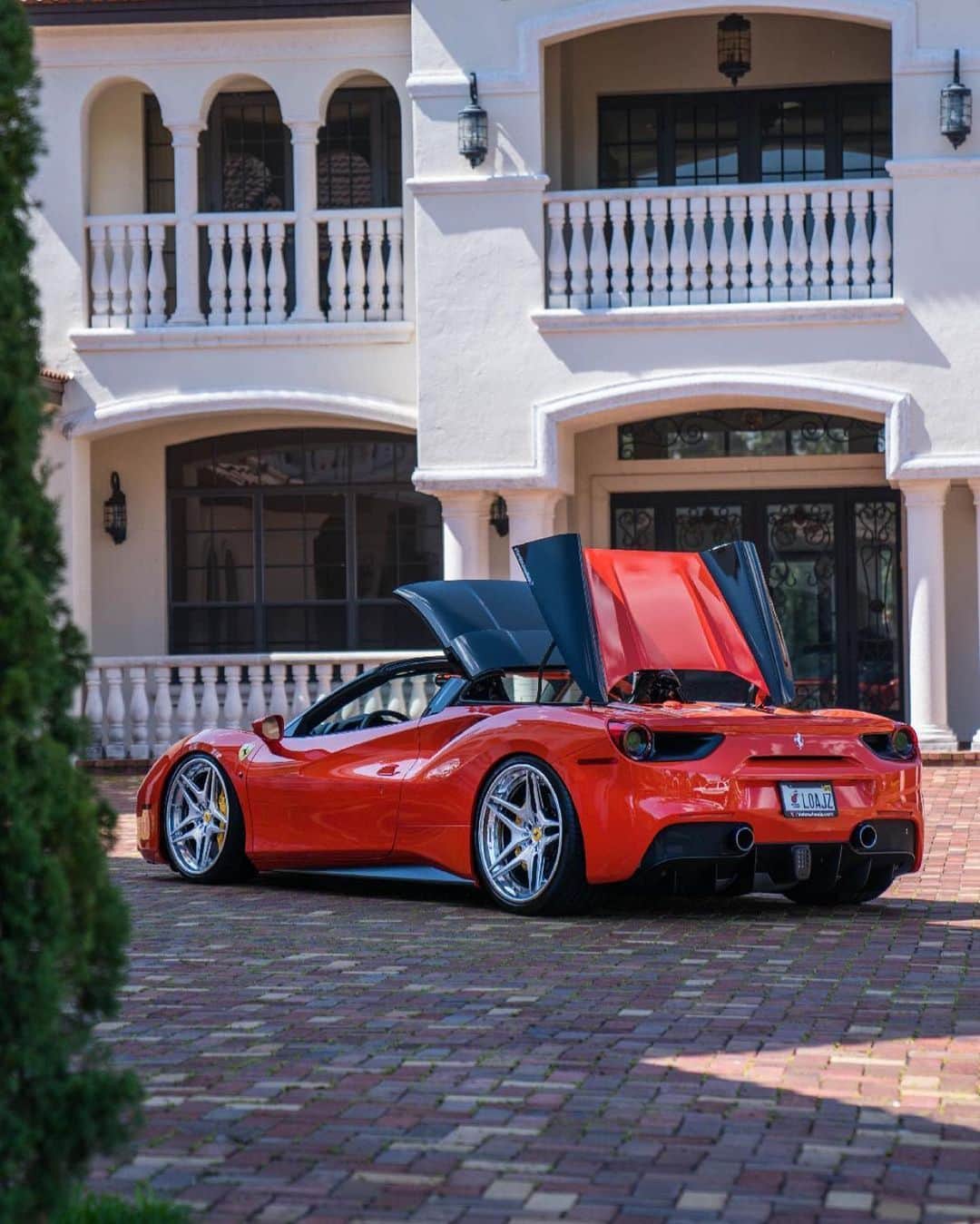 CARLiFESTYLEさんのインスタグラム写真 - (CARLiFESTYLEInstagram)「Ferrari 488 on @velosdesignwerks wheels. What do you think? #carlifestyle @carswatchesnmore #488」6月25日 10時19分 - carlifestyle