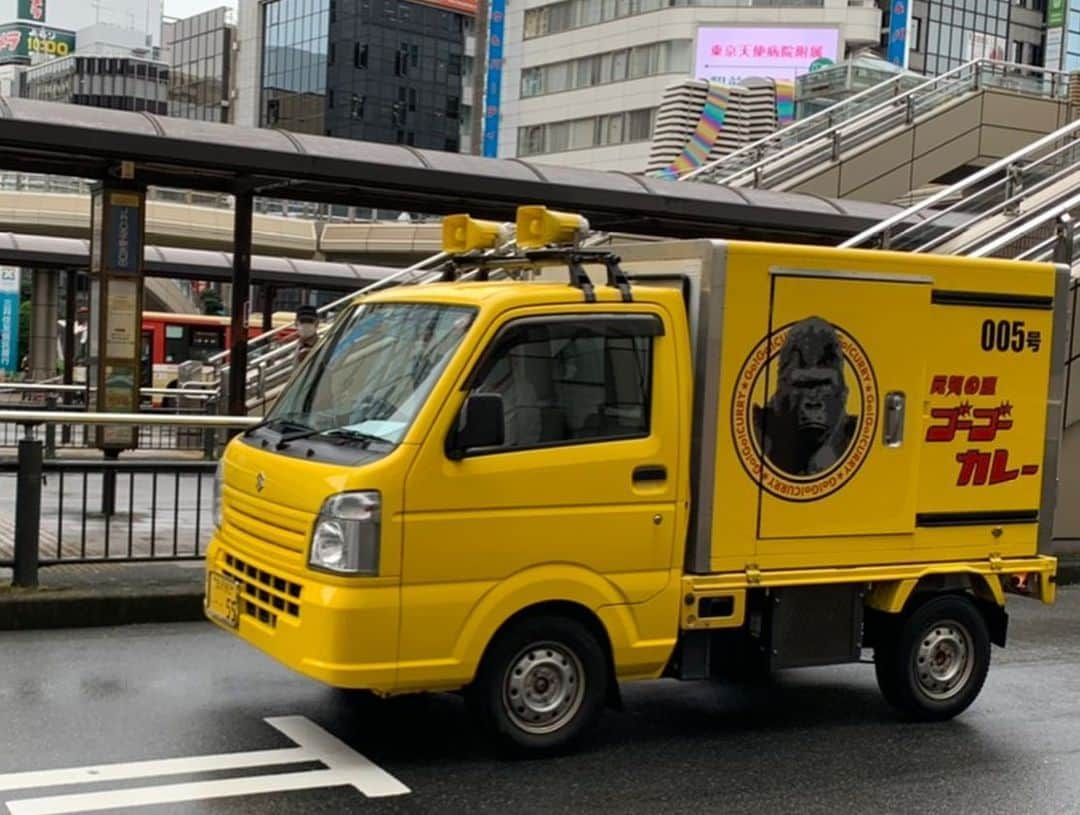 ゴーゴーカレーさんのインスタグラム写真 - (ゴーゴーカレーInstagram)「6月25日、ゴーゴーカレー八王子駅前スタジアムがオープン‼️ 当日、八王子駅前スタジアムにてカレーをご注文いただいた方には、トッピングサービス券が５枚つづりになったプレミアムチケットを進呈！　また、その他のゴーゴーカレー店舗でも、同店舗のオープンを記念して当日はトッピングサービス券を２枚進呈❗️ . 📍東京都八王子市旭町2-6 第一ロダンビル B1F 042-634-8955 10:55～21:55 . .  #ゴーゴーカレー #curry #金沢グルメ #japanese  #お得 #gogocurry #カレー #カレーを華麗にいただきます #お取り寄せ #日本 #japan #金沢カレー #金沢 #石川 #カレー部  #揚げ物 #foodstagram  #カツカレー #yummy #サービス #eat　#食べ歩き  #curry #金沢グルメ　 #テイクアウト　 #八王子カレー　#八王子」6月25日 10時24分 - gogocurry55