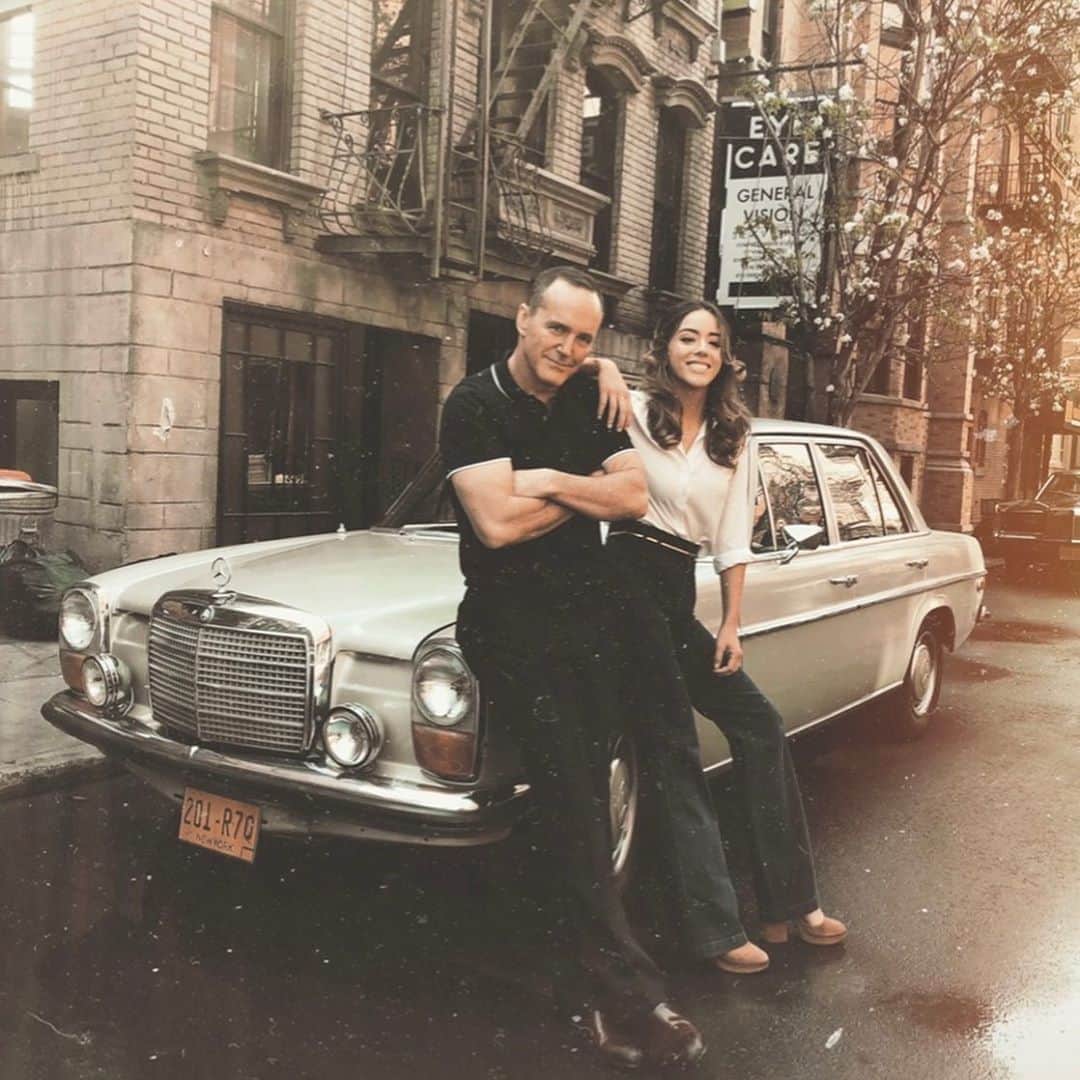 のインスタグラム：「bts from tonight’s ep of #agentsofshield @clarkgregg 🌻✌🏼 70’s」
