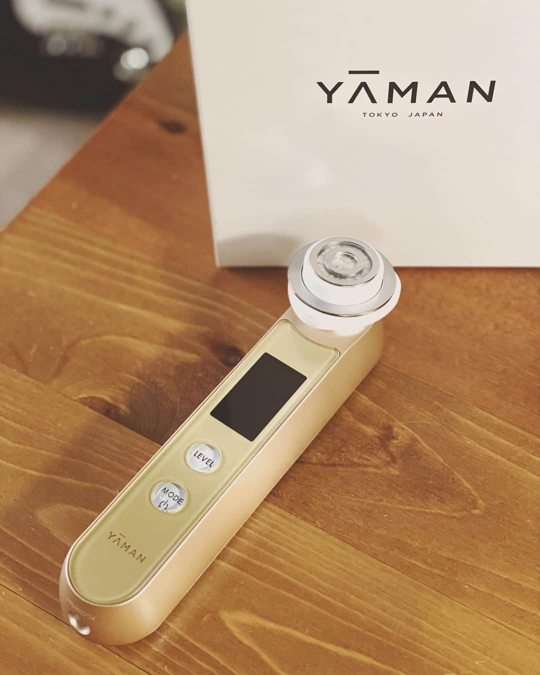 西国原礼子さんのインスタグラム写真 - (西国原礼子Instagram)「YAMANの美顔器が届いた✨💆‍♀️ 機種をどれにするかで1ヶ月くらい迷ってフォトプラスハイパーにしたよ！ 今回はなかなかの優柔不断でした🤣 今日から使ってみよう。 ☆ #yaman #フォトプラス #フォトプラスハイパー #美顔器」6月25日 10時57分 - rachel_thousand