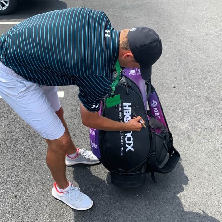 Jordan Spiethのインスタグラム：「Had fun with a new @ATT @hbomax bag the first two weeks back to golf! I’m excited @att is now donating it to @youngstorytellers to help young people tell their stories to make a positive impact on communities and the world.... and it’s back to blue this week for me @travelerschamp  #ATTAthlete」