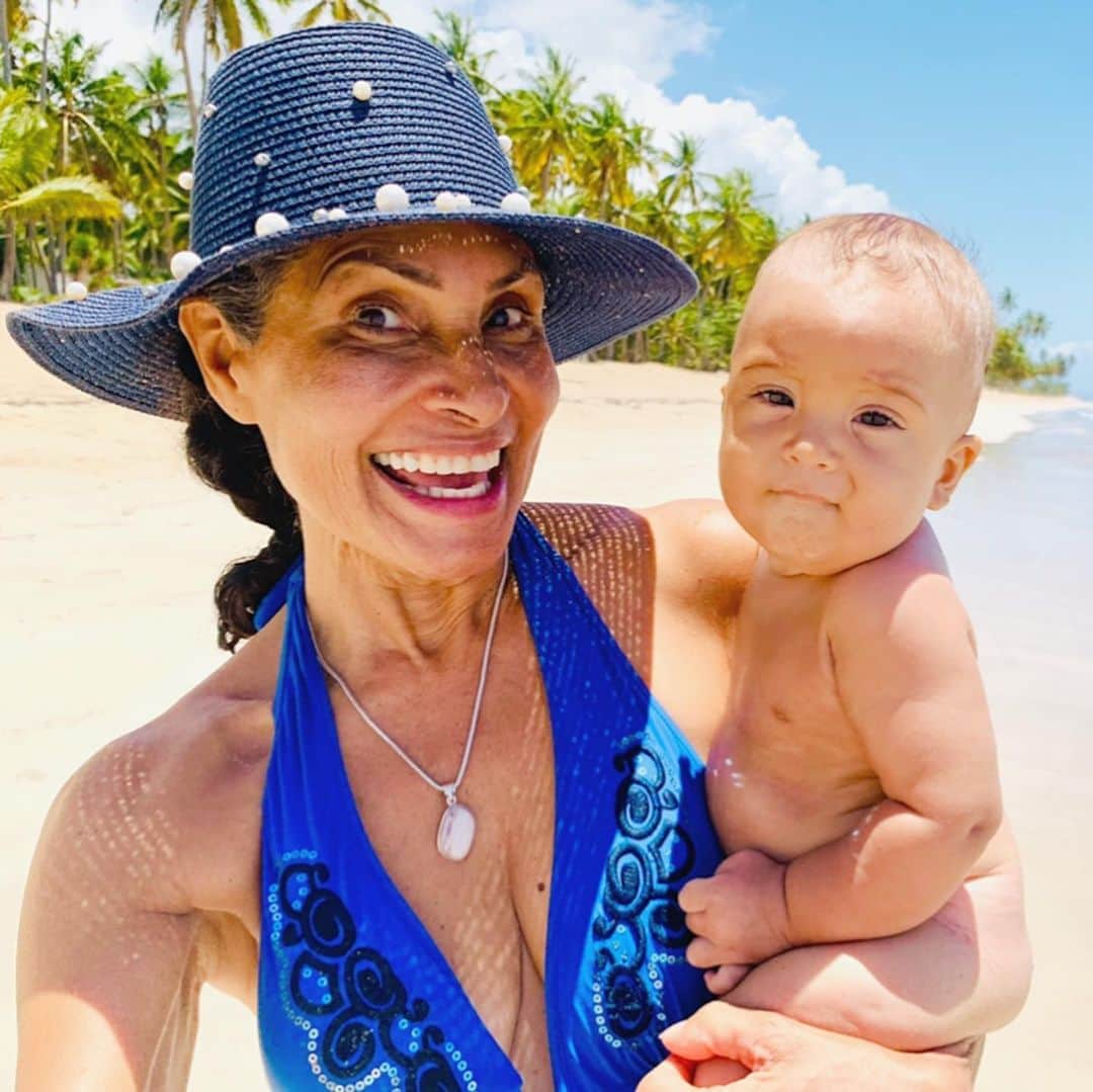 ペトラ・ネムコバさんのインスタグラム写真 - (ペトラ・ネムコバInstagram)「Our birthday walk on the beach has truly been #HeavenOnEarth. 🕊 May this love, peace and harmony shine to the world & universe. 🙌 🌎✨#family #gratitude #blessings #BirthdayWeek」6月25日 21時57分 - pnemcova