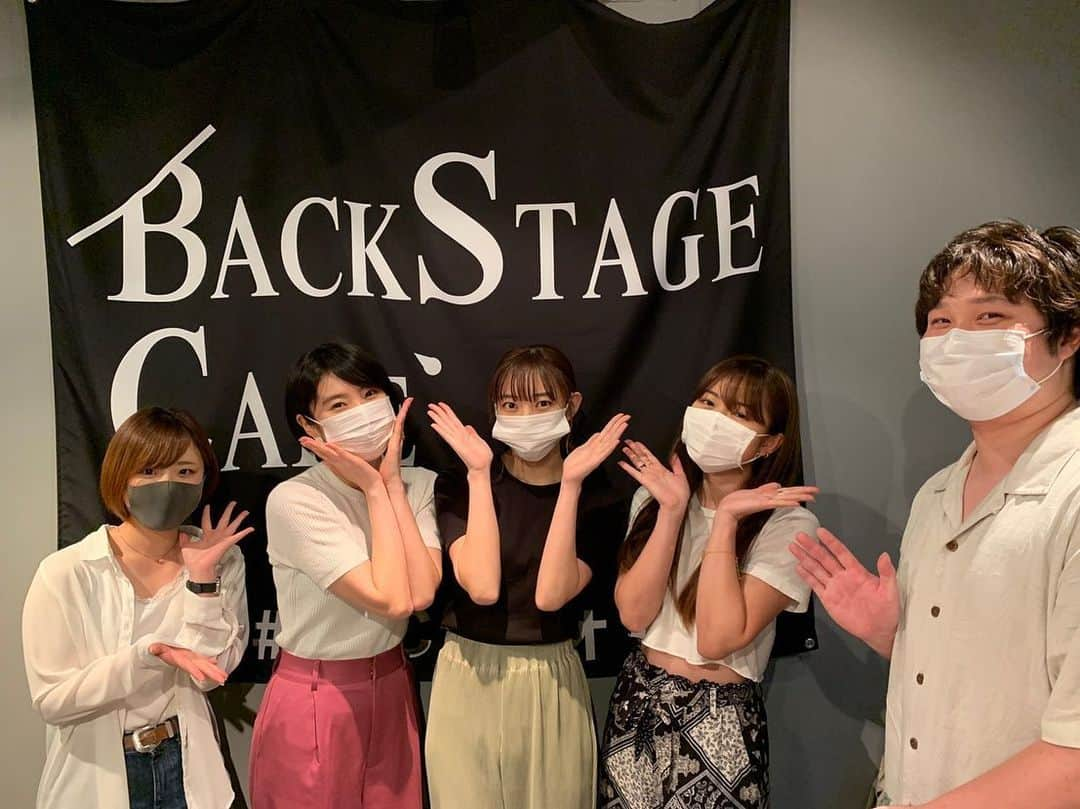 KOUMIさんのインスタグラム写真 - (KOUMIInstagram)「. 1年半お世話になったBackstage Café GIRLS A GO GOが最終回でした💦 たくさんの方に支えていただき、たくさんの素晴らしい出会いがあって、いろんな知識をいただいたこの番組❤️ 楽しかった木曜日のこの時間がなくなってしまうのは寂しいですが、また良いかたちでみんなの前でお喋りする機会を作れたらいいな:)✨ ありがとうございました🥰 . . . #backstagecafe#harajuku#radio#tokyo#thankyou#ラジオ#原宿#東京#❤️」6月25日 20時32分 - iamkoumikolme