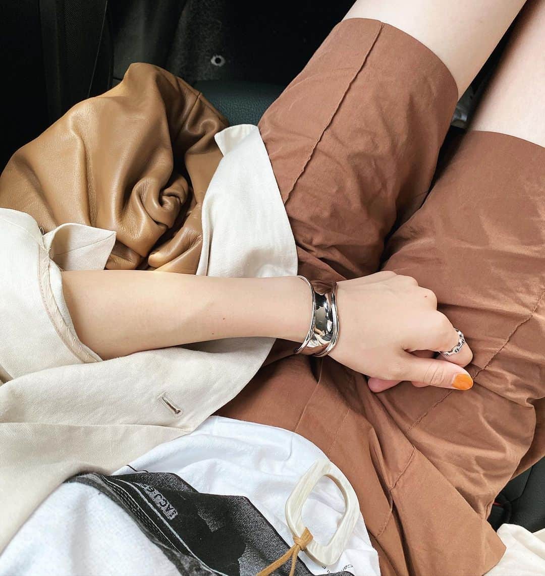美生のインスタグラム：「#outfit﻿ ﻿ ﻿ 去年のハーフパンツに﻿ リネンジャケットコーデ♡﻿ ﻿ 明日の @donobanweb LIVEは﻿ 初夏にふさわしい﻿ ドキドキなあの企画…♡﻿ ﻿ 楽しい時間を一緒に過ごせたら﻿ 嬉しいです✨﻿ ﻿ ﻿」