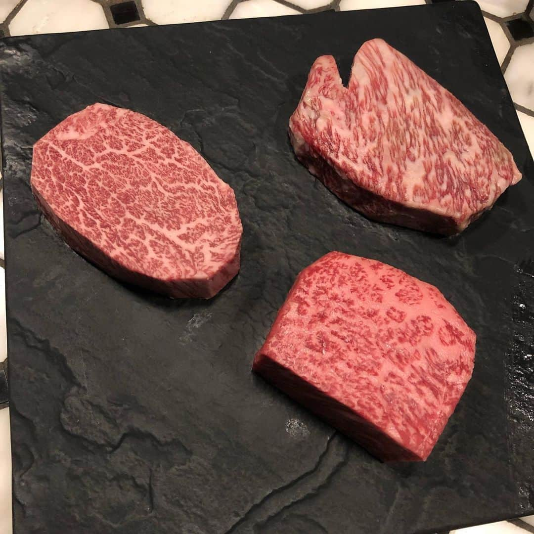 千秋さんのインスタグラム写真 - (千秋Instagram)「やっと外食出来るようになったらどうしてもお肉ばっかり食べちゃう。わたしに他の選択肢はないのかな。頭のいいお友達とくだらない話をするのが楽しいお年頃。  #加藤牛肉店シブツウ  #千秋焼肉 ←美味しい焼肉屋さんカタログみたいに集まってますよ🥩」6月25日 20時47分 - chiaki77777