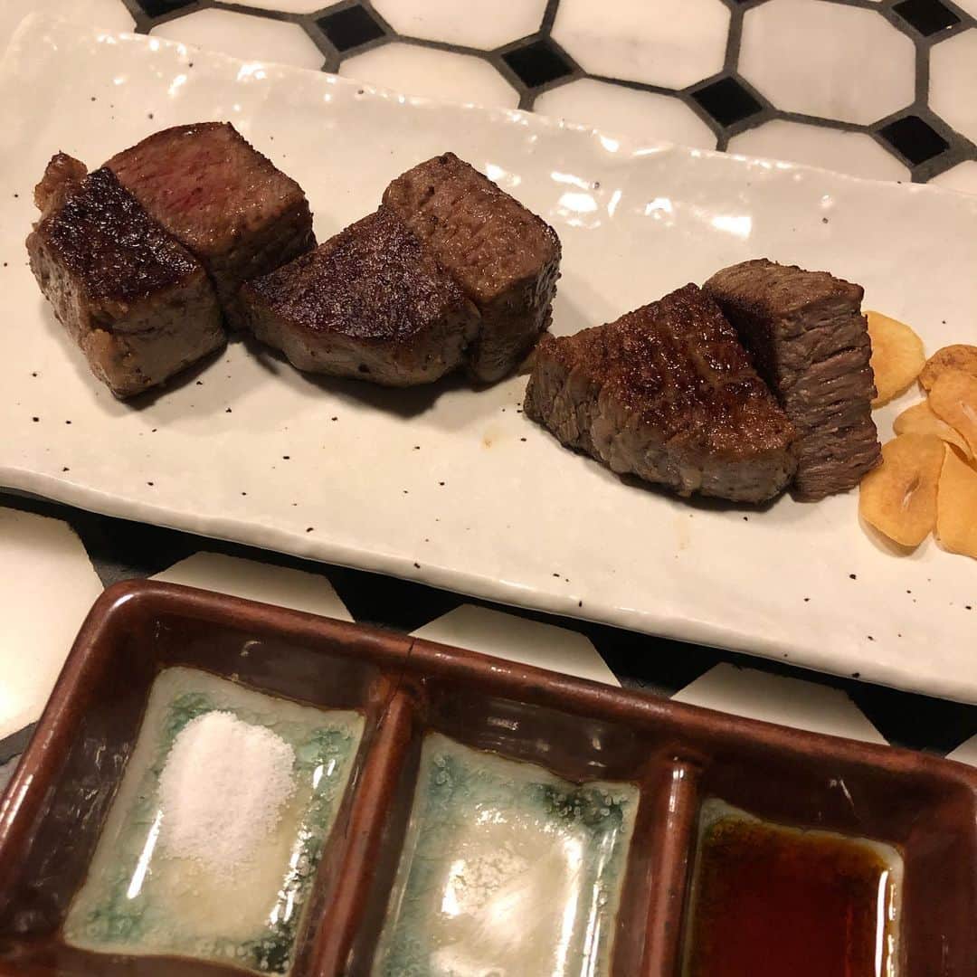 千秋さんのインスタグラム写真 - (千秋Instagram)「やっと外食出来るようになったらどうしてもお肉ばっかり食べちゃう。わたしに他の選択肢はないのかな。頭のいいお友達とくだらない話をするのが楽しいお年頃。  #加藤牛肉店シブツウ  #千秋焼肉 ←美味しい焼肉屋さんカタログみたいに集まってますよ🥩」6月25日 20時47分 - chiaki77777