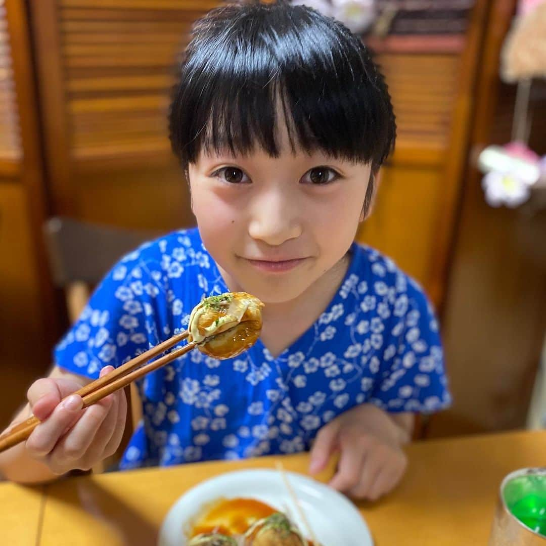 横溝菜帆さんのインスタグラム写真 - (横溝菜帆Instagram)「久しぶりに家族でたこ焼きを作りました🐙 定番のタコの他に、冷蔵庫の中から美味しくなりそうなものを探して入れるのが楽しいです😁 ・ ・ #たこ焼き #横溝菜帆」6月25日 20時40分 - y_naho_te