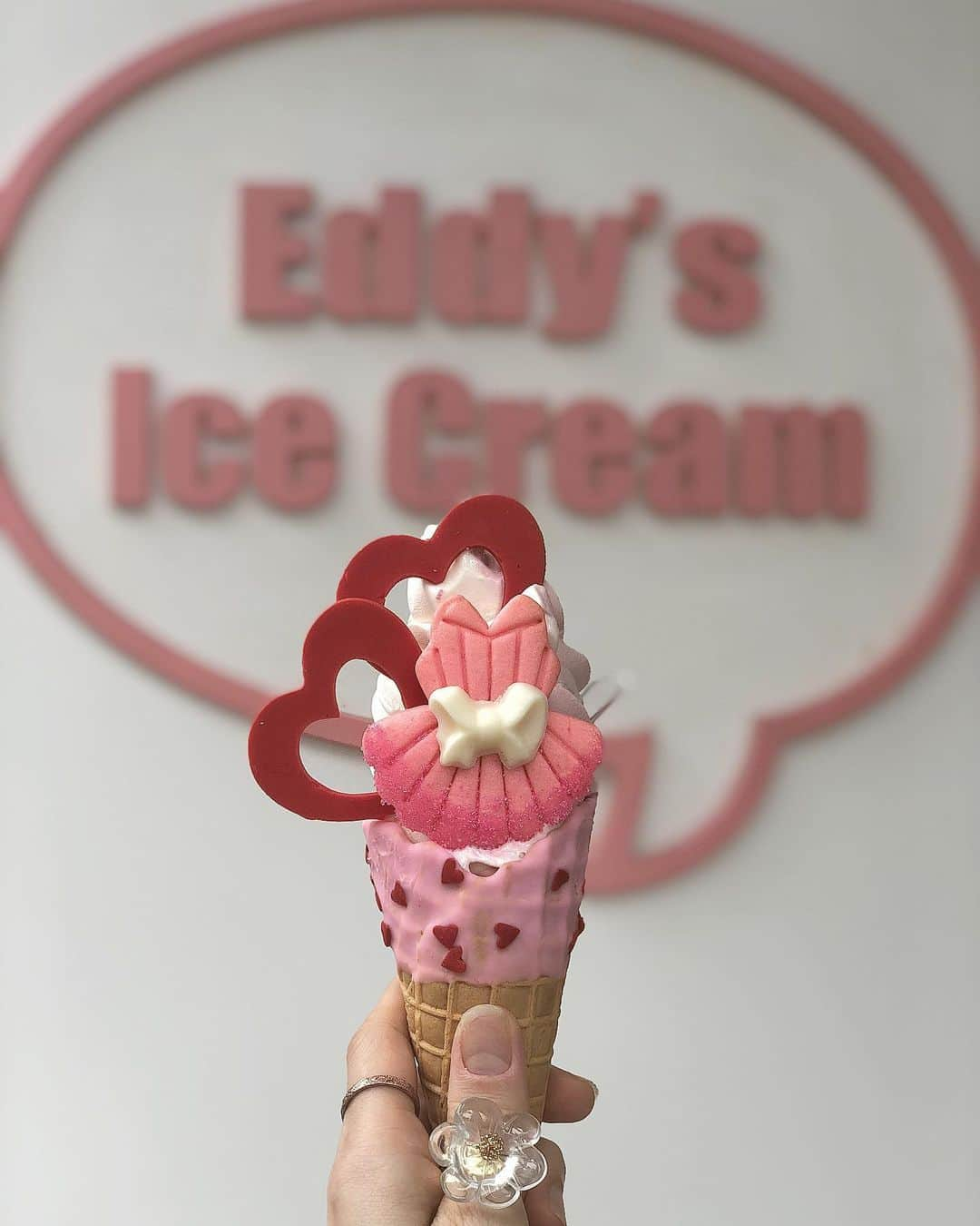 今吉めぐみさんのインスタグラム写真 - (今吉めぐみInstagram)「#cafestagram ﻿ かぁわいいいいいアイスの﻿ @eddys_ice_cream_ ﻿ 営業再開うれしいな😊💕﻿ ﻿ ﻿ 期間限定だった﻿ ピンクドレス(写真右)は今月いっぱいまで﻿ 販売期間延長らしいです👗❤️﻿ シナモンロールアイスは7月31日まで🍦 ﻿ ﻿ Eddy's Ice Cream﻿ 📮 東京都渋谷区神宮前4-26-28 1F﻿ ☎️ 03-6438-9742﻿ ﻿ ﻿ ﻿ #eddysicecream #icecream #genic_japan #原宿カフェ #原宿グルメ#インスタ探検隊 #cafemiru #cafelog_mg」6月25日 20時42分 - megu813