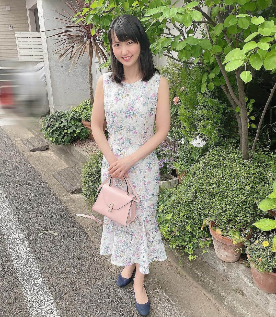 三浦泉さんのインスタグラム写真 - (三浦泉Instagram)「* 先日のコーデ👗👠💕 * ♩.:*・♪・*:.♬.:*・♩*:.♬.:*・♩・♪:.♬ * #onepiece ⇨ @styleonme_jp  #bag ⇨ @valextra  #necklace ⇨ @jewelrycastle_tokyo * @styleonme_jp の花柄ワンピース 大人可愛くてシルエットもキレイ❣️👗💕 お気に入りスタメン入り♥️👗 * ♩.:*・♪・*:.♬.:*・♩*:.♬.:*・♩・♪:.♬ * #code  #cordinate  #コーデ #コーディネート #izumiコーデ 🎀 #izumileコーデ #イズミールコーデ #stylesonme  #jewelrycastle  #valextra  #スタイルオンミ #ジュエリーキャッスル #ヴァレクストラ」6月25日 20時44分 - princessizu1201