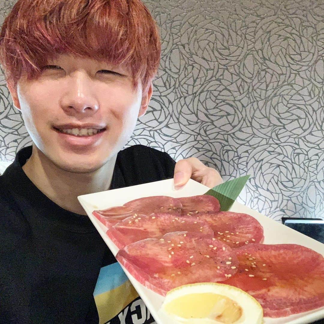 川端誠生のインスタグラム：「久々のお肉だ〜wお腹へった！ #肉 #焼肉 #ご飯 #赤身 #赤身肉 #牛タン #カルビ #東京 #渋谷 #原宿 #お台場 #jk」