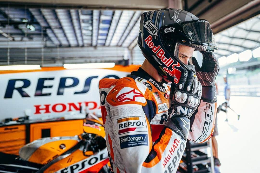 レプソル・ホンダのインスタグラム：「Closer and closer to the debut... ⠀⠀⠀⠀⠀⠀⠀⠀⠀ #MotoGP #AM73 #AlexMarquez #Racing #Repsol #Honda #Racing #RepsolHonda #HRC #RC213V #ThePowerOfDreams #Racing #Motorcycle #Team #OneHeart #Rookie #Debut」