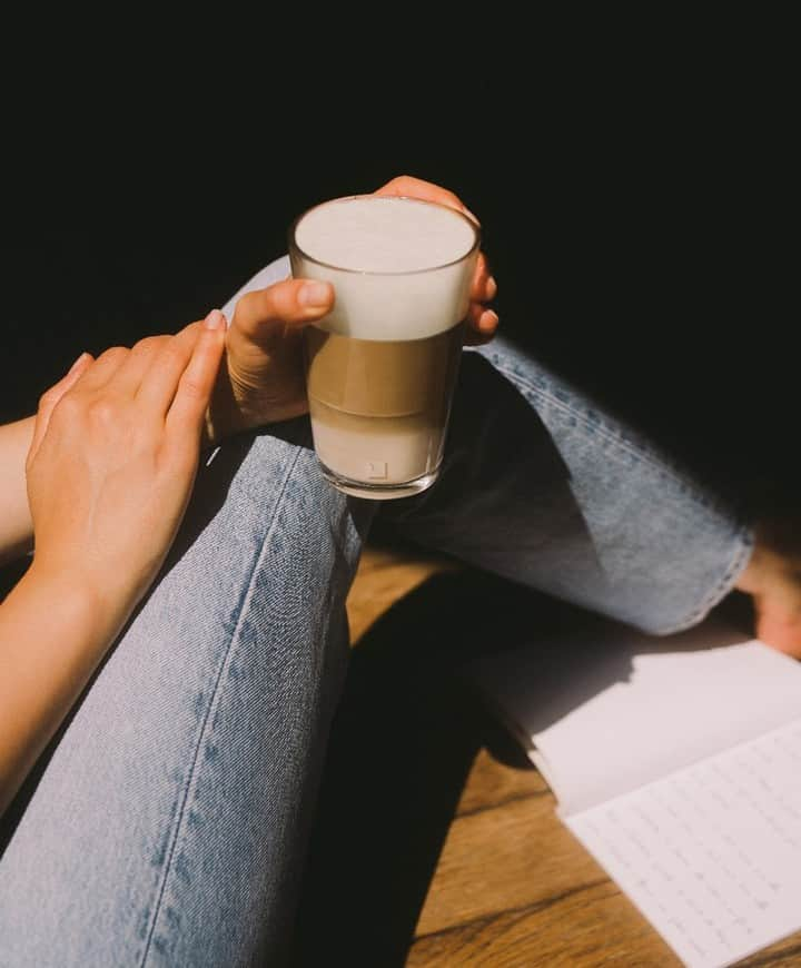 Nespressoさんのインスタグラム写真 - (NespressoInstagram)「We like our coffees at home in a cozy corner with a side of sun. How about you? ☀️  📷: @virgile.guinard  #NespressoMoments #ElevateYourSummer #SummerAtHome #CoffeeLover #WhatElse #SummerWithNespresso」6月25日 21時00分 - nespresso