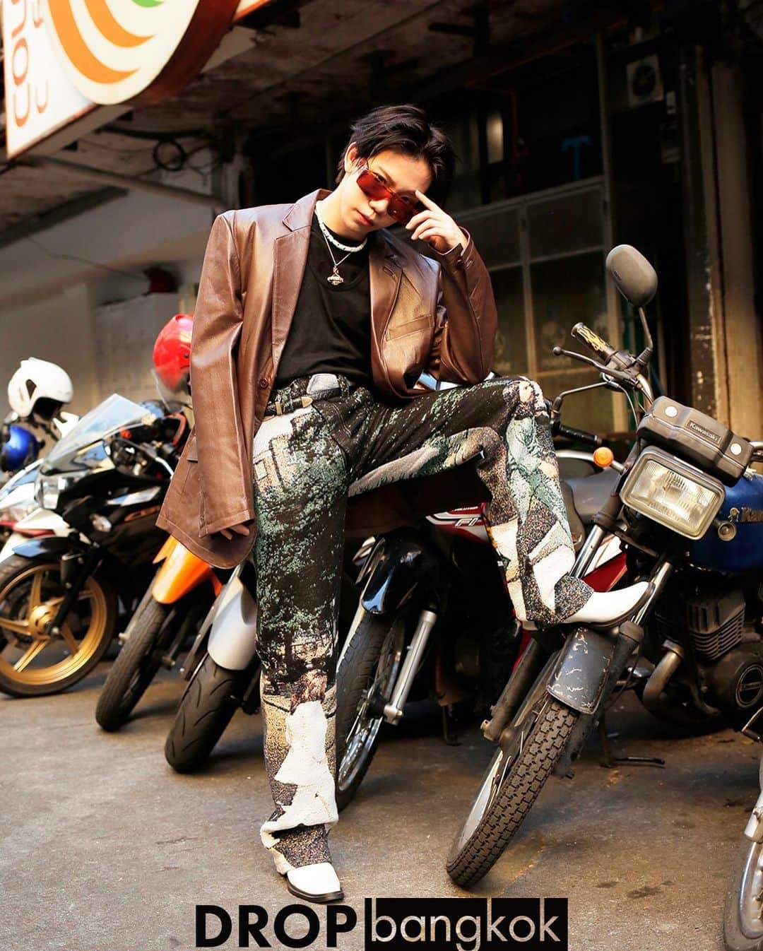 Droptokyoさんのインスタグラム写真 - (DroptokyoInstagram)「BANGKOK STREET STYLE #🇹🇭#bangkok #streetstyle#droptokyo#bangkok#thailand#streetscene#streetfashion#streetwear#streetculture#fashion#bangkokfashion#portrait#snap #แฟชั่น#ตะครุบ#การถ่ายภาพ#ポートレート#タイ#バンコク Photography: @abeasamidesu」6月25日 21時01分 - drop_tokyo