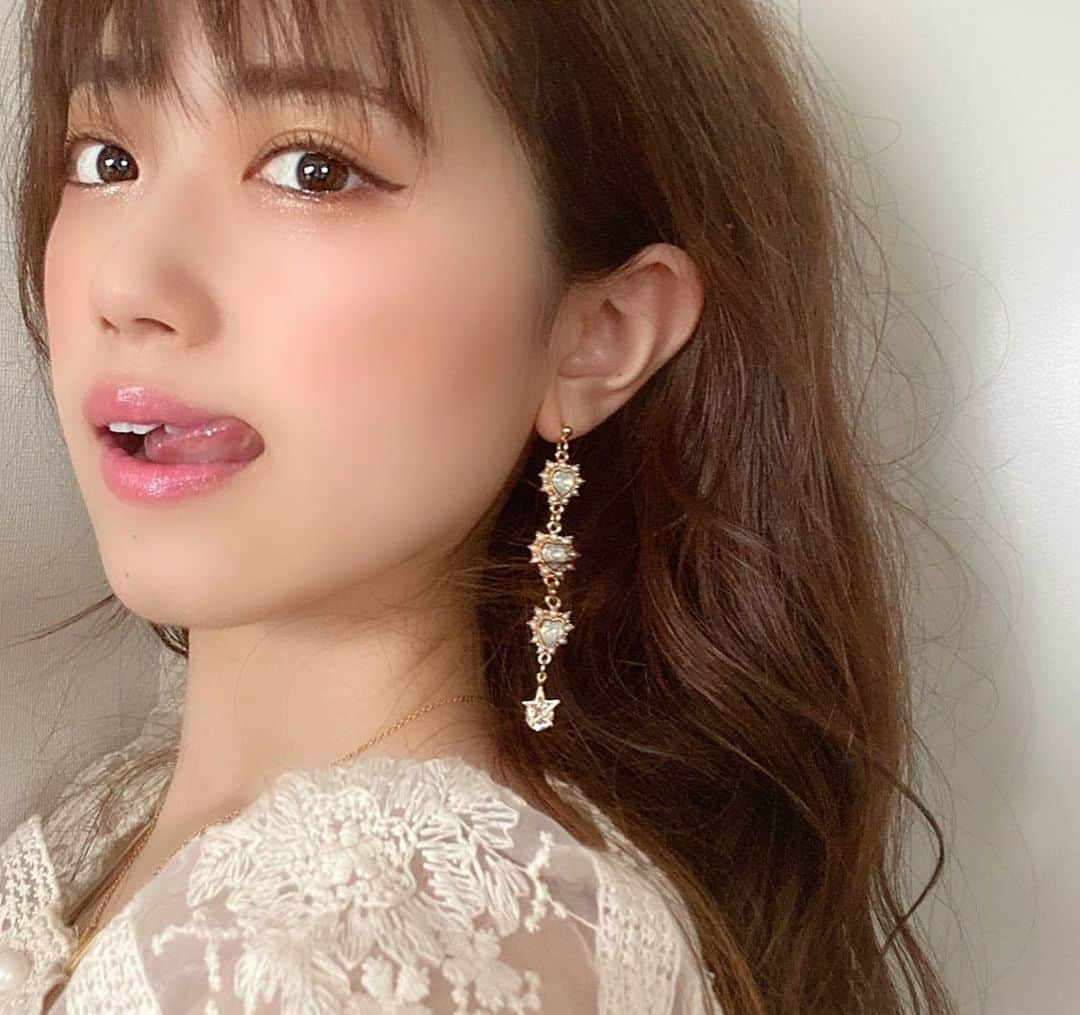 藤堂なえみさんのインスタグラム写真 - (藤堂なえみInstagram)「可愛いピアス💕🌙 一目惚れ🥺 ・ ・ accessory @mignonnebijoux_accessory 🦋 ・ ・ ・ #アクセサリー #accessory #ピアス #イヤリング #ハートピアス #星ピアス #キラキラ #流れ星 #女の子コーデ #女の子 #ファッション #レーストップス #ディーホリック #dholic #コスメ #mac #ysl #美容 #ヘアスタイル #おしゃれさんと繋がりたい #なえみ服 #なえぴょん🐰」6月25日 21時08分 - naestagramdayo