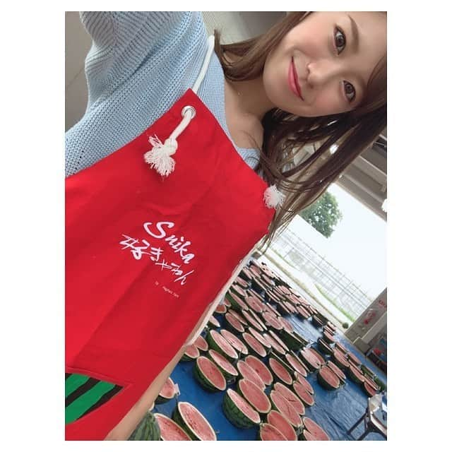 福本愛菜さんのインスタグラム写真 - (福本愛菜Instagram)「見てみてー😲すごーい量のスイカ🍉 . 最高のロケでした🥰. 夏といえばスイカよね☝️ . 美容にもいいしカロリーも低いし良いことづくし👏😍 . #奈良県 #萩原農場 #スイカ倶楽部 #スイカアート #スイカチャレンジ #鳥取スイカ #スイカ」6月25日 21時21分 - aina_fukumoto