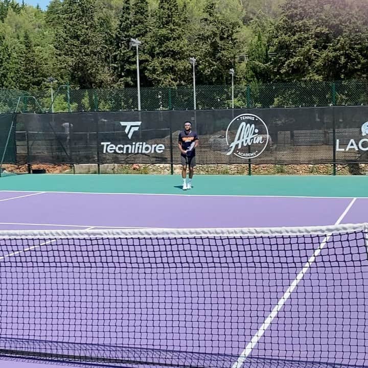 ジョー＝ウィルフリード・ツォンガのインスタグラム：「💥🎾 @allin_tennis_academy  #allinacademy #allintrainingcamp #tsongateam」