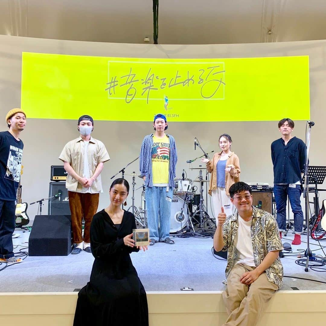 西恵利香さんのインスタグラム写真 - (西恵利香Instagram)「本日は、﻿ J-WAVE『YEBISU BEER BEGINNINGS﻿ ~LIVE FROM TAKANAWA GATEWAY』に出演してきました！﻿ ﻿ #YONAYONAWEEKENDERS のサポートコーラスです🥰﻿ ﻿ 久しぶりのバンド演奏、3曲だけだったけどめちゃめちゃ楽しかったです🙏﻿ ﻿ お聴きいただいた皆様ありがとうございました！﻿ ﻿ ヨナヨナの新しいEP、昼間にもお酒のお供にも合う素敵な曲たちが詰まってますので﻿ ぜひチェックしてください！﻿ ﻿ ﻿ MCの #シシドカフカ さん大変お美しかったです🥺✨✨✨✨✨﻿ ﻿ ﻿ ﻿ #YYW﻿ #nishierika﻿ #jwave﻿ #radio﻿ #live﻿ #music﻿ #音楽を止めるな」6月25日 21時19分 - nishierika_0111