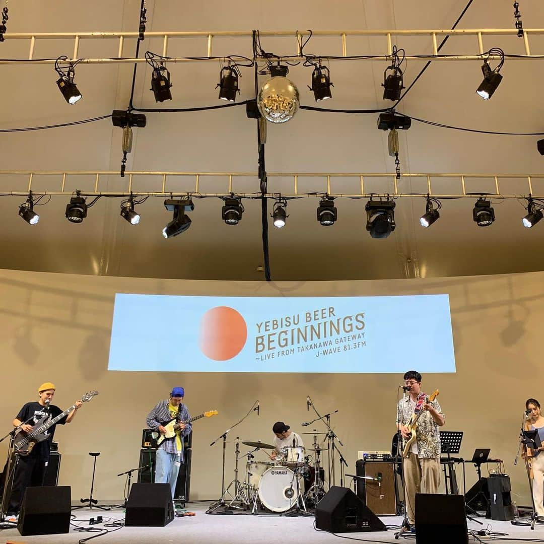 西恵利香さんのインスタグラム写真 - (西恵利香Instagram)「本日は、﻿ J-WAVE『YEBISU BEER BEGINNINGS﻿ ~LIVE FROM TAKANAWA GATEWAY』に出演してきました！﻿ ﻿ #YONAYONAWEEKENDERS のサポートコーラスです🥰﻿ ﻿ 久しぶりのバンド演奏、3曲だけだったけどめちゃめちゃ楽しかったです🙏﻿ ﻿ お聴きいただいた皆様ありがとうございました！﻿ ﻿ ヨナヨナの新しいEP、昼間にもお酒のお供にも合う素敵な曲たちが詰まってますので﻿ ぜひチェックしてください！﻿ ﻿ ﻿ MCの #シシドカフカ さん大変お美しかったです🥺✨✨✨✨✨﻿ ﻿ ﻿ ﻿ #YYW﻿ #nishierika﻿ #jwave﻿ #radio﻿ #live﻿ #music﻿ #音楽を止めるな」6月25日 21時19分 - nishierika_0111