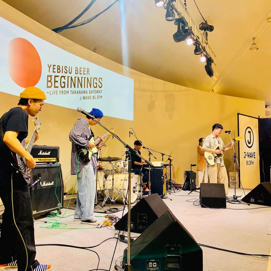 西恵利香さんのインスタグラム写真 - (西恵利香Instagram)「本日は、﻿ J-WAVE『YEBISU BEER BEGINNINGS﻿ ~LIVE FROM TAKANAWA GATEWAY』に出演してきました！﻿ ﻿ #YONAYONAWEEKENDERS のサポートコーラスです🥰﻿ ﻿ 久しぶりのバンド演奏、3曲だけだったけどめちゃめちゃ楽しかったです🙏﻿ ﻿ お聴きいただいた皆様ありがとうございました！﻿ ﻿ ヨナヨナの新しいEP、昼間にもお酒のお供にも合う素敵な曲たちが詰まってますので﻿ ぜひチェックしてください！﻿ ﻿ ﻿ MCの #シシドカフカ さん大変お美しかったです🥺✨✨✨✨✨﻿ ﻿ ﻿ ﻿ #YYW﻿ #nishierika﻿ #jwave﻿ #radio﻿ #live﻿ #music﻿ #音楽を止めるな」6月25日 21時19分 - nishierika_0111