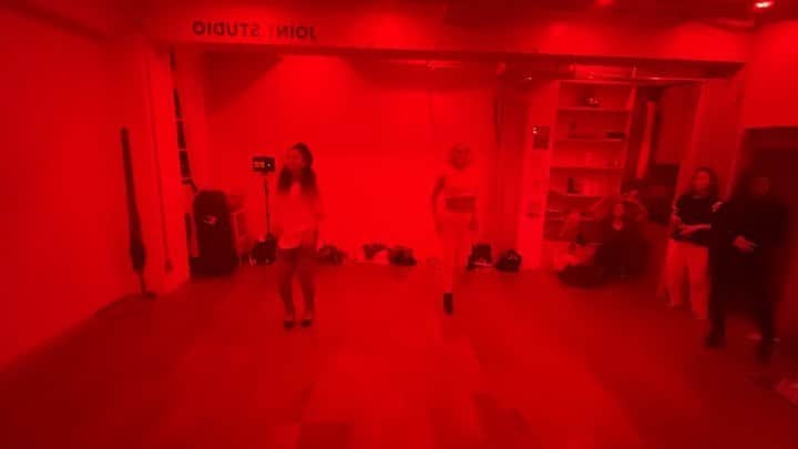 Nazukiのインスタグラム：「💋𝓓𝓪𝓷𝓬𝓮 𝓛𝓮𝓼𝓼𝓸𝓷 💋﻿ ﻿ 自粛明けの久々のプライベートレッスン✌️✌️✌️﻿ ﻿ やっぱりスタジオで踊るのがいい😭👍﻿ 爆音でみんなで踊るのが気持ち👍﻿ みんなに会って教えるのがいい👍 楽しかった🌟 ﻿ 来月もスタジオから、同時配信していくプライベートレッスンやります😊﻿ ﻿ #coreography ﻿ @nazuki_08 ﻿ #music﻿ @thebonfyre ﻿ #uremindme ﻿ @jointstudioharajuku ﻿ #dance﻿ @sharan_______ ﻿ @mikuu__u ﻿ @yuria.0823 ﻿ @karen.1127 ﻿ @miki_oops ﻿ ﻿」