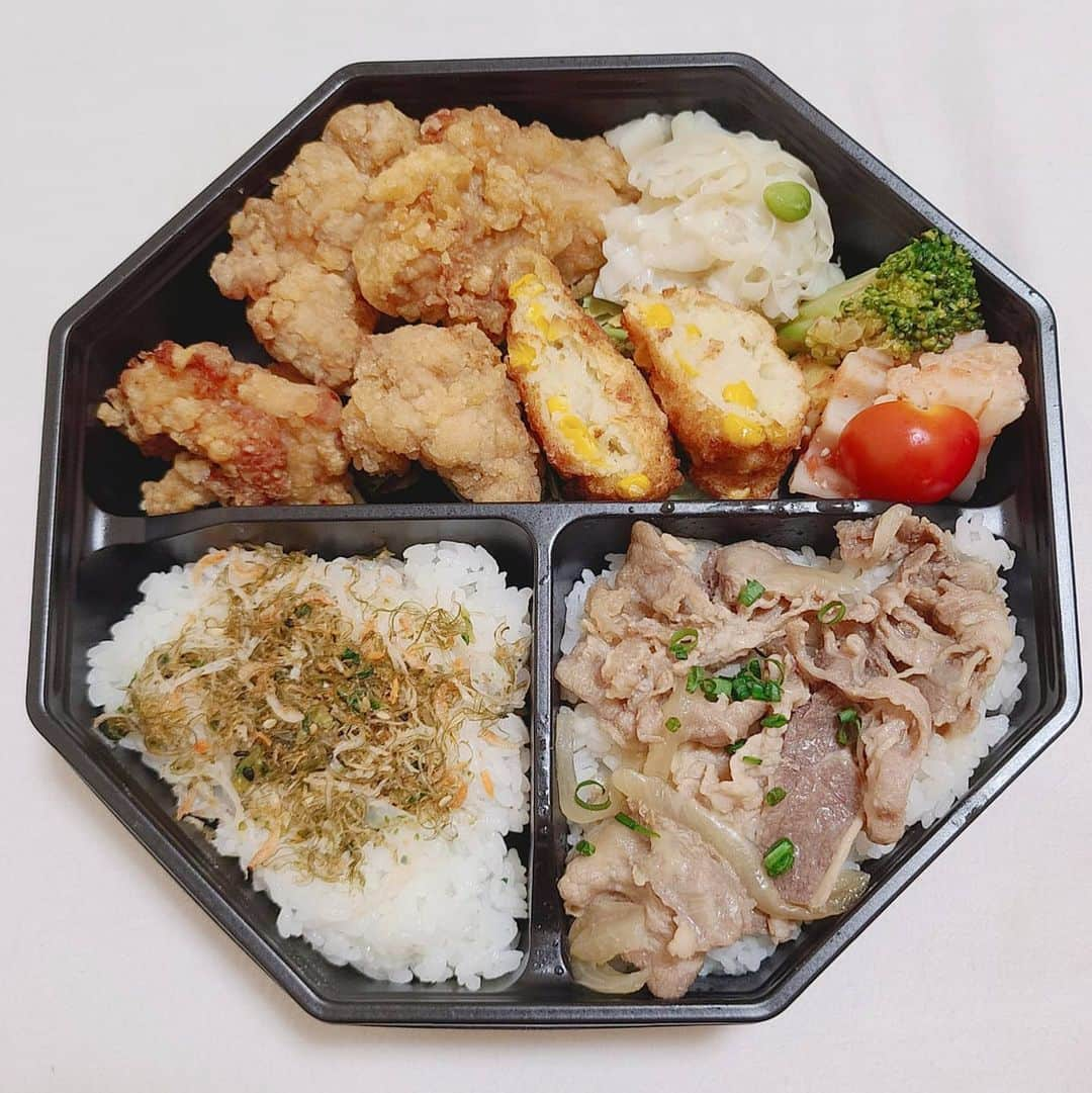 りんごちゃんさんのインスタグラム写真 - (りんごちゃんInstagram)「楽屋飯に感謝  #唐揚げちゃん #ぷちトマトちゃん #ブロッコリーちゃん #コーンコロッケちゃん #シュウマイ？ちゃん #ちりめんじゃこ？ちゃん #牛丼的なやつちゃん #たしかレンコンちゃん  #北海道HACHI  #北海道では #唐揚げはサンギ  #スタッフさん #いつも #ありがとうございます♡」6月25日 21時31分 - ringochan_0626