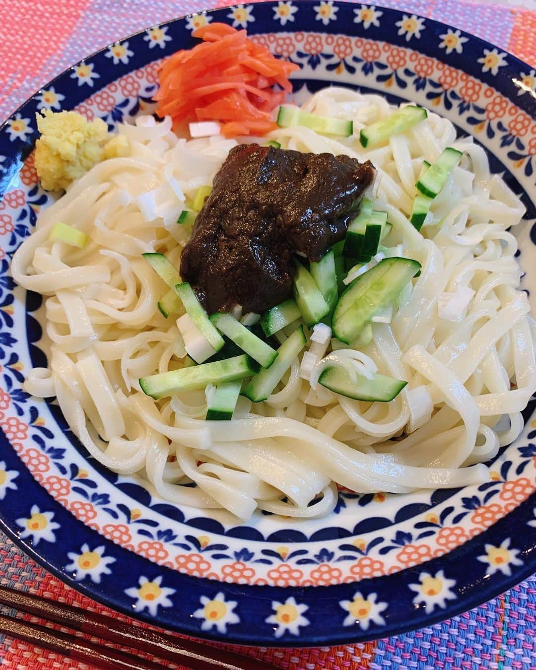 ティーナ・カリーナのインスタグラム：「お家でじゃじゃ麺😆  #じゃじゃ麺」