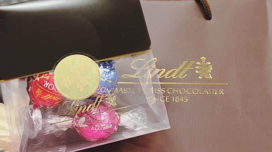 上原歩子さんのインスタグラム写真 - (上原歩子Instagram)「さくらちゃんに美味しそうなチョコ頂いてしまった❤✨ 嬉しい💕」6月25日 21時42分 - uehara_ayuko