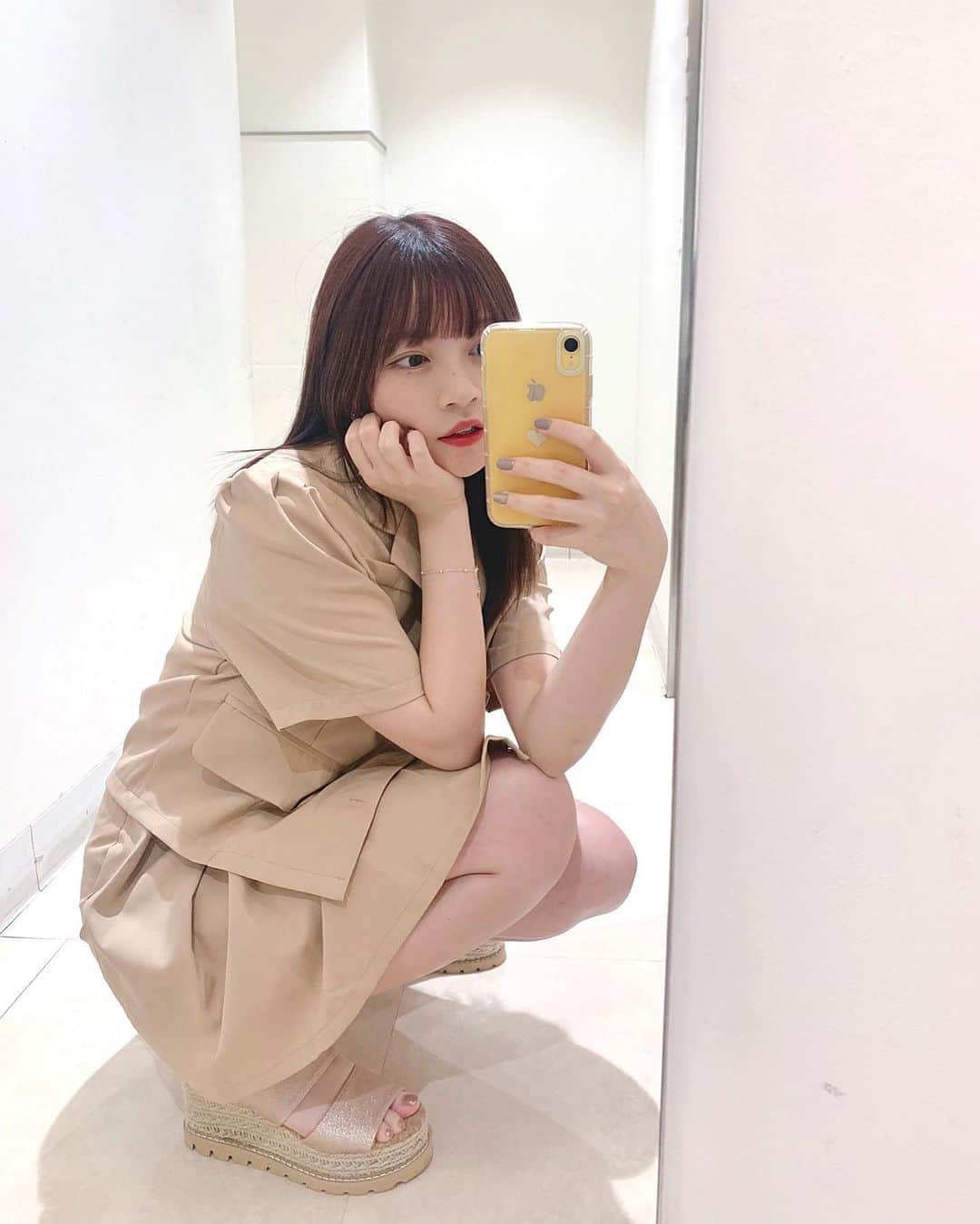 廣川奈々聖のインスタグラム：「私服での撮影だった本日🐁👒﻿ ﻿ ﻿ 涼しげなベージュのセットアップは﻿形も可愛いし、これから先もたくさん使えそうだし、着心地も良いし、これはほんと買って良かった〜 ¨̮ ♡ ﻿ ﻿ サンダルは展示会で頼んでたもの！﻿ プチプラです キラキラで可愛い☁️﻿ ﻿ ﻿ ﻿ ﻿ ﻿ ﻿ #ななせのふく#春夏コーデ#セットアップ#セットアップコーデ #ベージュコーデ#ファッションコーデ#私服#silly_code#todayscode#タグ付け」