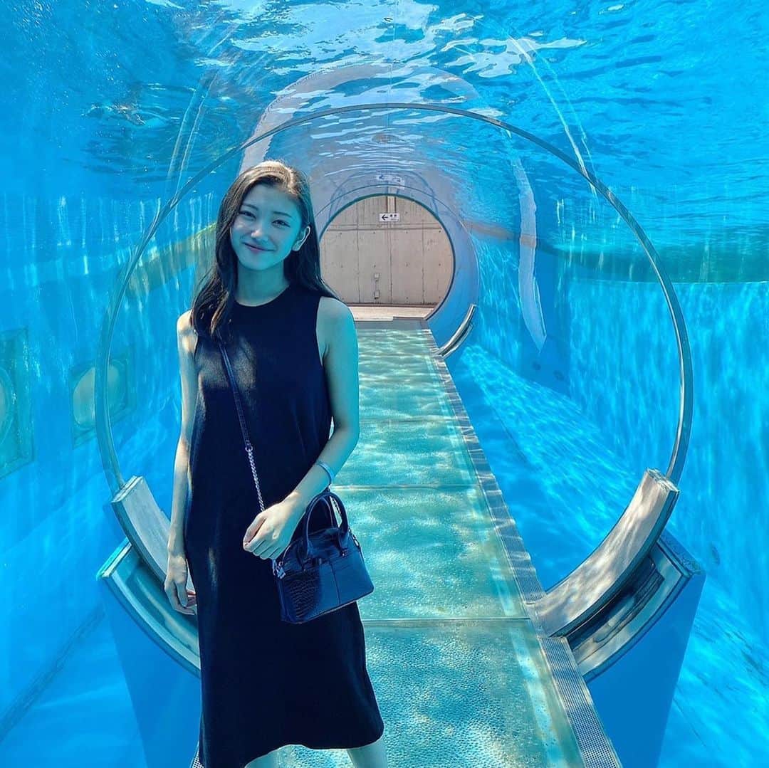 のインスタグラム：「・ 小学生ぶりの🐬 (写真撮るときだけマスク外しました😷)」