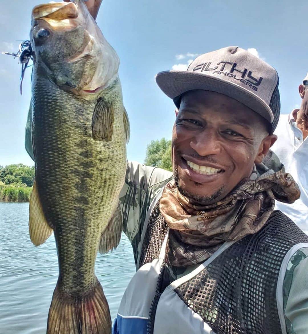 Filthy Anglers™さんのインスタグラム写真 - (Filthy Anglers™Instagram)「Our buddy @ouncesthebasssnatcher_ has been on fire as of late. He just happens to be wearing our product feature of the week our Filthy Gray SnapBack hat, she’s an old but a main stay in our lineup. Not sure what’s better that fish or the smile!? Fishing makes everyone happy! Congrats on the catch buddy, you are Certified Filthy www.filthyanglers.com #fishing #bassfishing #angler #outdoors #nature #bigbass #nature #angler #massachusetts #newhampshire #kayak #largemouthbass #filthyanglers #getfilthy」6月25日 12時56分 - filthyanglers