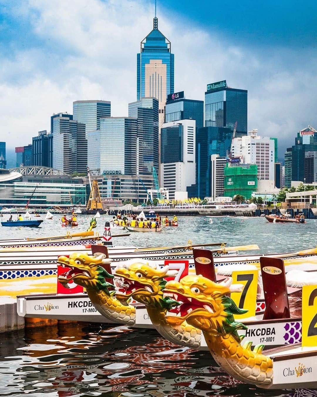 The Peninsula Hotelsさんのインスタグラム写真 - (The Peninsula HotelsInstagram)「Wishing you a happy Dragon Boat Festival from all of us at The @PeninsulaHotels! 📷 via @discoverhongkong⁣ ⁣ ⁣ ⁣ ⁣ ⁣ ⁣ #peninsulahotels #luxuryhotelexperience #luxuryexperience #hotellifestyle #fivestarservice #fivestarhotels #fivestarhotel #peninsulastay #peninsulahotelroom #beautifulhotelrooms #beautifulsuites」6月25日 13時00分 - peninsulahotels