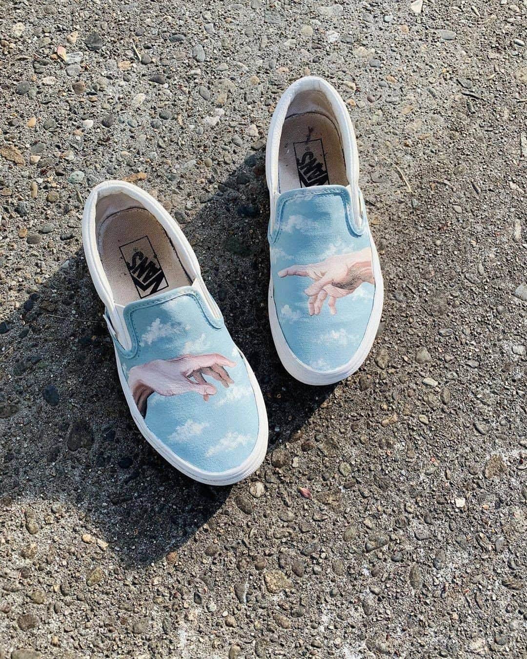 Vans Philippinesさんのインスタグラム写真 - (Vans PhilippinesInstagram)「Check out this awesome custom by @artby.row as she breathes new life to her old pair of Vans Slip-On 🎨 #VansPhilippines」6月25日 13時00分 - vansphilippines
