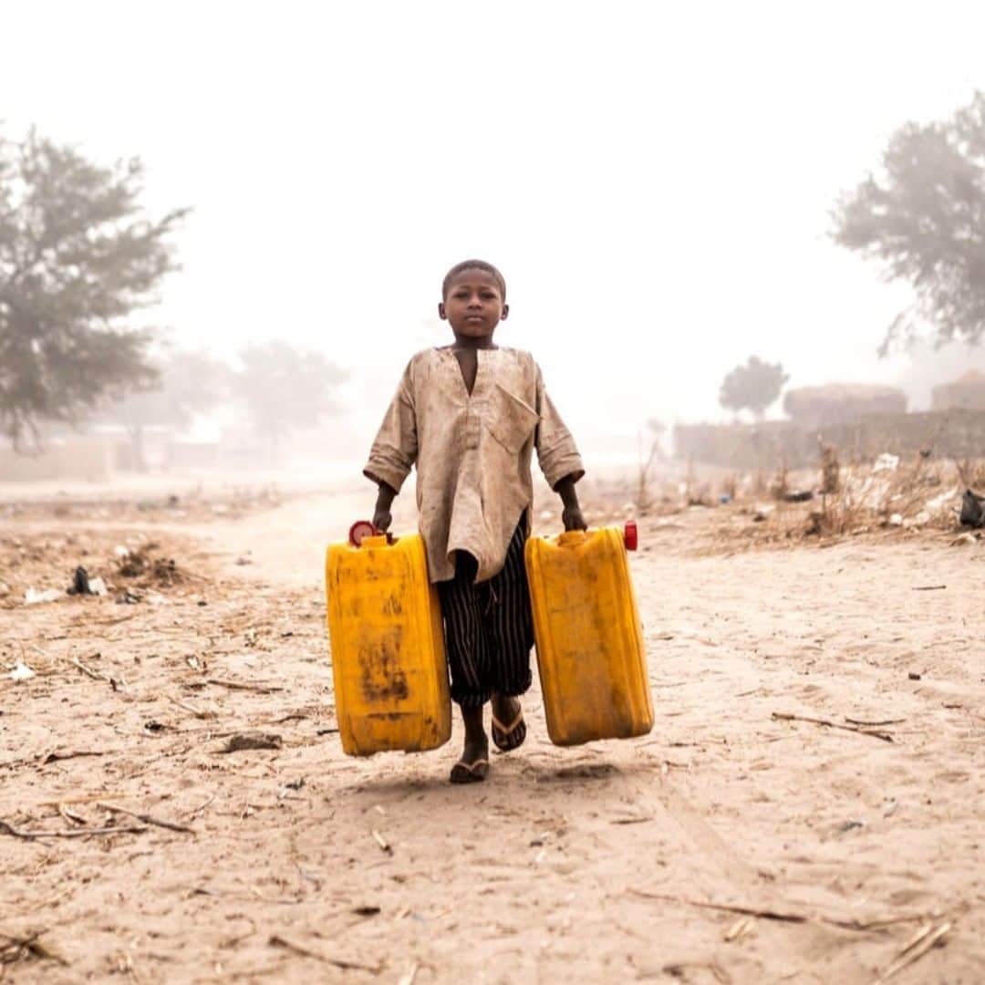 unicefさんのインスタグラム写真 - (unicefInstagram)「In 2019, UNICEF provided access to safe drinking water for 18.3 million people.  As we face #COVID19, UNICEF is working - alongside invaluable partners - to reimagine a world where every child can access local, safe drinking water. © UNICEF/UNI337865/Haro」6月25日 13時01分 - unicef