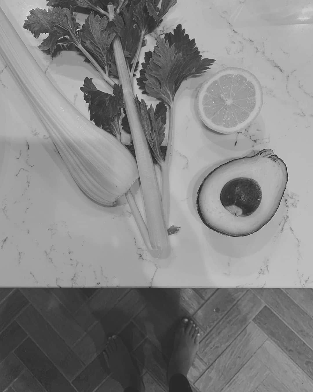 JUNNAのインスタグラム：「YouTube更新しました🥦🥑🥬 本日18：00〜19：00 @etretokyo にて新作のご紹介ライブ配信をします  #junnaYouTube #youtube」
