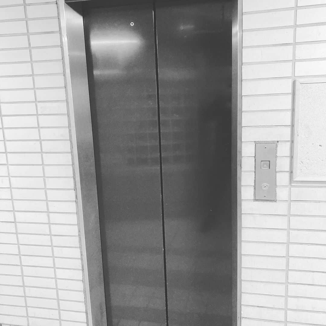 矢野通さんのインスタグラム写真 - (矢野通Instagram)「今から店の準備！ エレベーターでしか上がれない！」6月25日 13時24分 - yanotoru_ytr