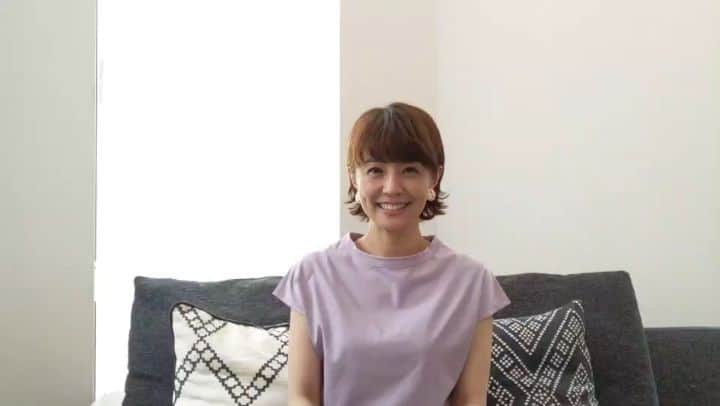 のインスタグラム：「ショートカット✂ コメントありがとうございます🥰思い切りました✨髪の毛を洗うのも乾かすのも楽すぎて衝撃を受けています🤭 . 昨日オープンした「幸せ数秘」サイト。ご登録いただいた方、ありがとうございます❤ . 登録したけどログイン出来なくなった、登録出来ないなどにつきまして、現在、開発チームが対応中です。大変申し訳ありません。 . 幸せ数秘サイトURL プロフィールに貼らせていただきます☻ . #トップス @curensology . @maya712star9 #ショートヘア」