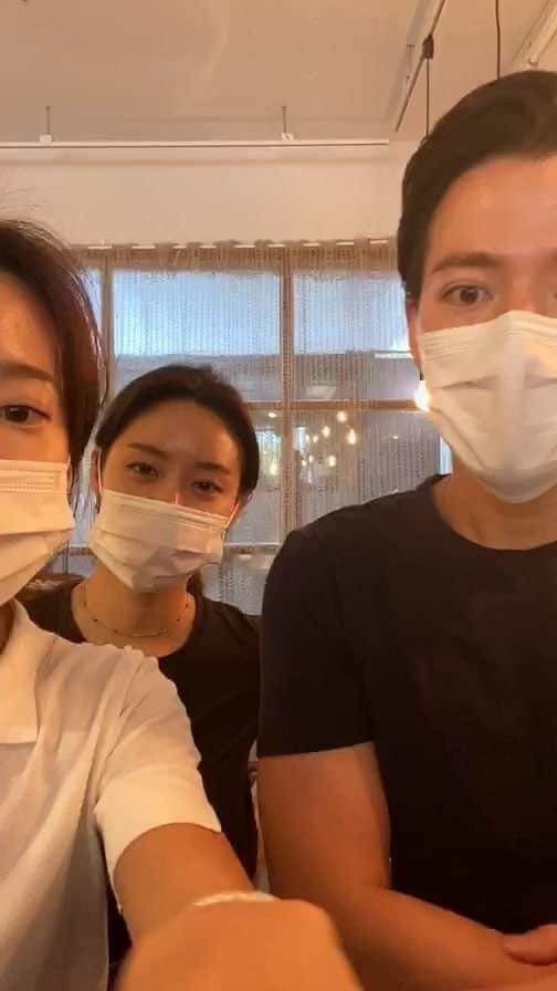 チョ・テグァンのインスタグラム：「“Young mamas and Jasper” at #breecoffee #브리커피  Credits.  CAST . - Boss @nohhyeri__  사장님 - part-timer @jasperrrrr 알바 - part-timer @hanguru0529 알바」