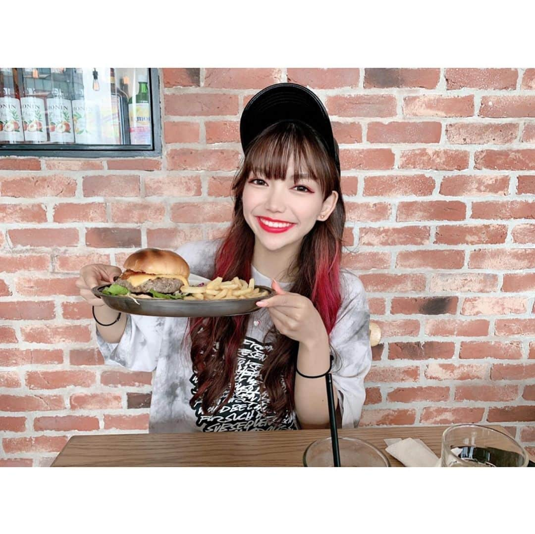 平山花菜さんのインスタグラム写真 - (平山花菜Instagram)「hamburger🍔🍴💓 #KissBeeWEST#goodplovision #hamburger #f4like #food #얼짱 #좋아요 #팔로미 #粉我」6月25日 15時29分 - flower_87h