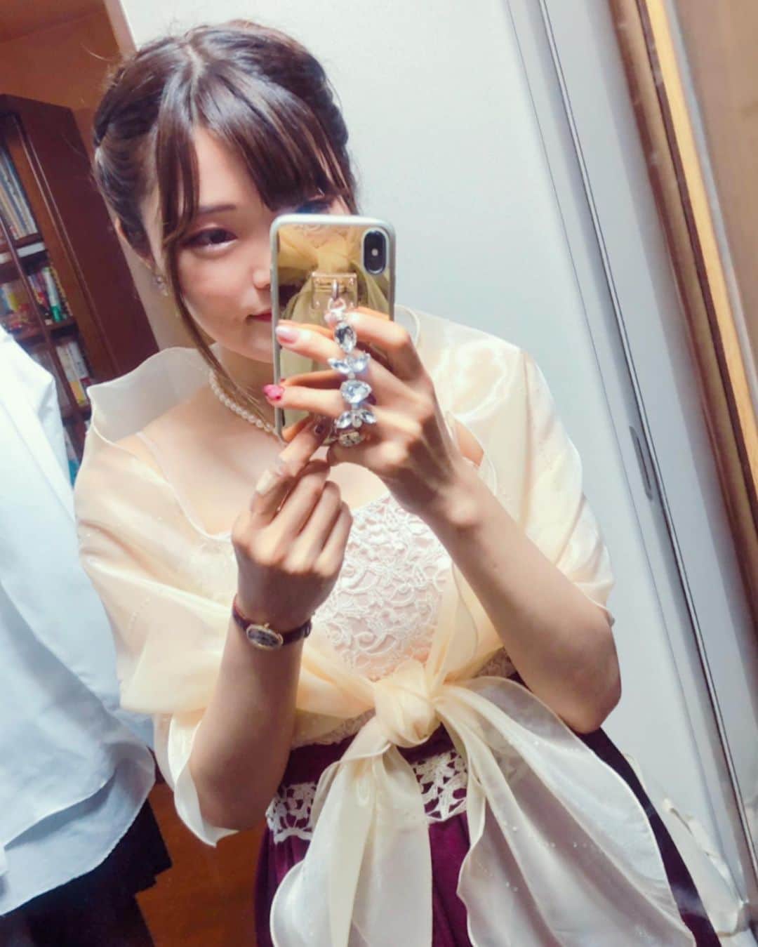 とぎもちさんのインスタグラム写真 - (とぎもちInstagram)「.﻿ 去年参加した日本の結婚式。﻿ ﻿ 載せるの忘れて﻿ ずっと下書きに残ってた(๑°⌓°๑)笑﻿ ﻿ 日本の結婚式﻿ やっぱ韓国の参加服とは全然違う✨﻿ ﻿ 韓国の結婚式は﻿ ジーパンの人も結構いるくらいラフスタイル👖﻿ ﻿ .﻿ #日本の結婚式 #結婚式コーデ #結婚式 #결혼식  #토기모치」6月25日 15時40分 - togistagram