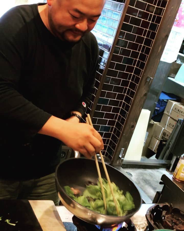 のインスタグラム：「. 【ラムースーロー】 . ラム肉とふわふわ卵と木耳と葉物で作っております〜 . . 美味しく頂きました〜^ ^ .  乞うご期待の1品です♪ . . .  池袋寅箱 月～土　17時～23時(22時LO) 日祝　　15時～22時(21時LO) . 新宿寅箱 全日　　11時半～22時(21時LO) . ■テイクアウト 12時～20時 ※事前予約をお願い致します。 . ■テイクアウト内容 . 寅箱晩酌セット 鰻重 蒲焼き . のみとさせてください。 . ■デリバリー 専用アプリMENUをご利用ください。 go.onelink.me/MWIV/instagram . .  池袋 ☎️07013197406 .  新宿 ☎️0353577727 . ＊なお、テイクアウトはお渡しにお時間かかる場合がございますので、お電話でのご予約が必須です！  #寅箱  #鰻 #有機野菜 #刺身 #天然鰻  #鰻重 #ジビエ #グルメ #東京グルメ #ikebukuro #ikederi #デリ #takeout #池袋グルメ #蝦夷鹿 #うちグル #猪  #ジビエ料理 #鰻丼 #極上飯 #池袋日本酒 #インスタグルメ　#土鍋ごはん  #池袋寅箱 #晩酌セット #炭火焼 #東京日本酒 #ナチュールワイン  #wine  #食べ比べ」