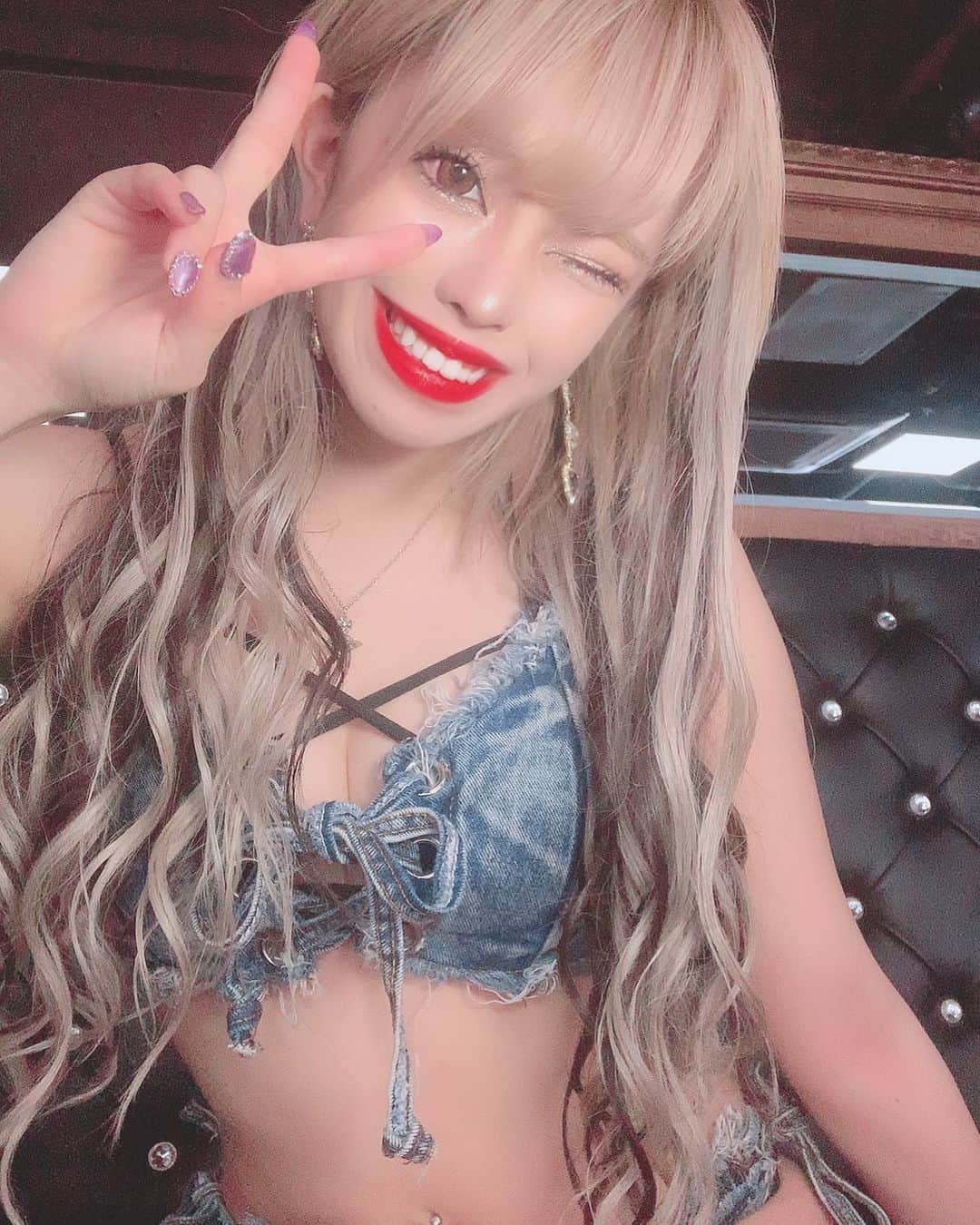 あんじゅのインスタグラム：「♡ ． 今日からまみさんが復活だよ|ω･)💓 ． 会いに来て〜🤝🤝 ． ．  #Burlesque #バーレスク #バーレスク東京 #大阪 #バーレスク大阪 #北新地 #ミナミ #キャバクラ #ホスト #歌舞伎町 #ダンサー #Japanesegirl #自発ください  #ロリ顔 #グラビア  #ガンメッシュ #ギャル #加工厨 #量産型 #太もも #むちむち #低身長女子 #雰囲気詐欺 #雰囲気好きな人いいね #自撮り界隈  #1mmでもいいなと思ったらいいね #被写体  #ギャルメイク #韓国メイク #観光スポット」